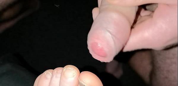  Homemade cumming on girlfriend feet sexy toes foot fetish